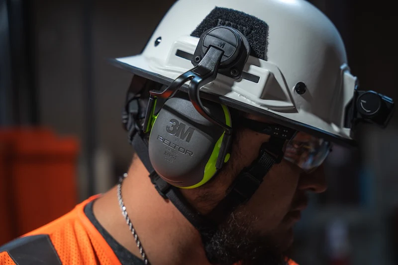M-LOK 3M™ PELTOR™ X4 Earmuffs X4P51E - Image 3